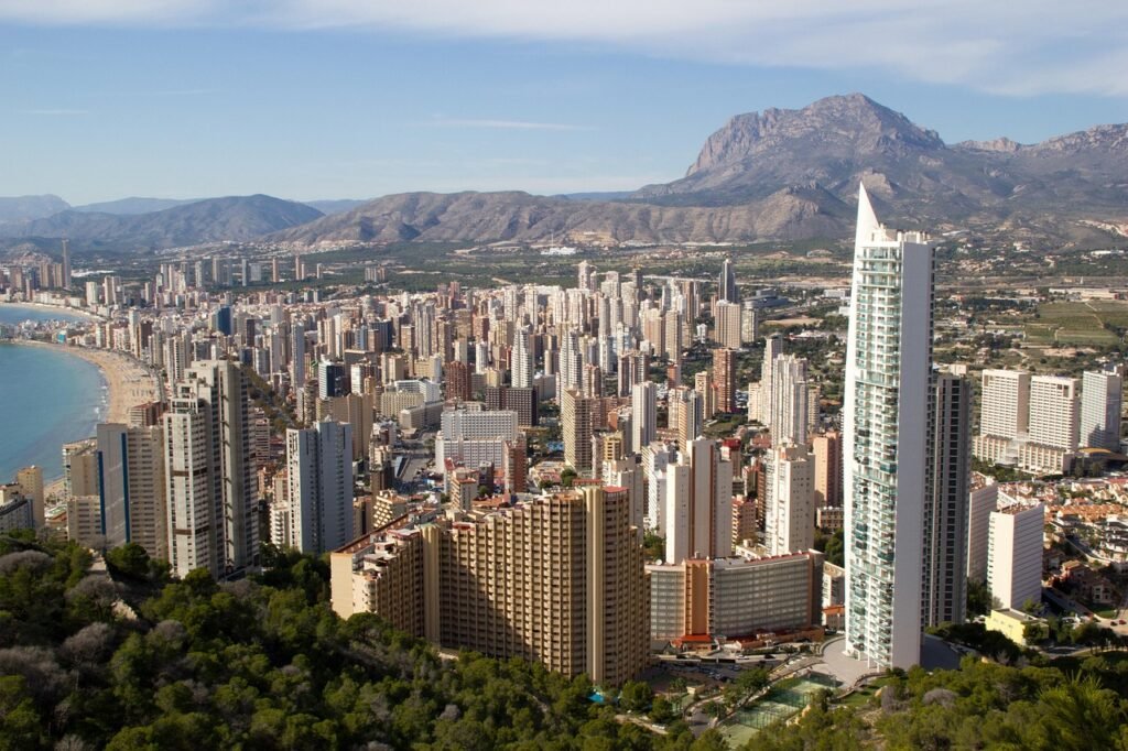 benidorm-3800234_1280 (1)